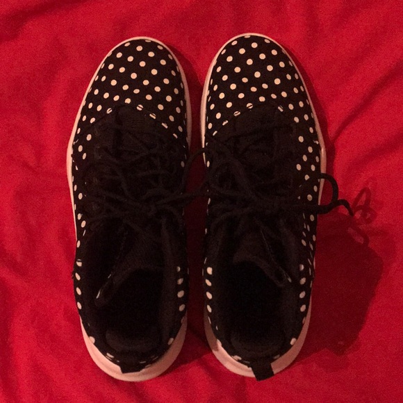 Nike’s - Picture 3 of 5